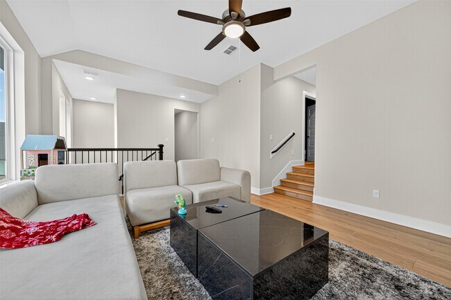 Building Photo - 7727 Pleasant Crst Dr