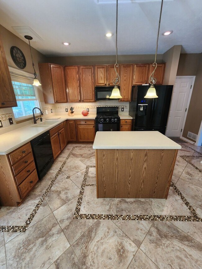 Building Photo - 3288 Beech Ln