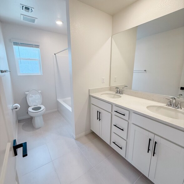 Building Photo - 7061 Cottage Vis Ave