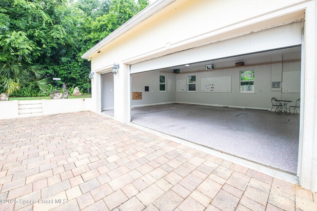 Building Photo - 1613 Indian River Dr