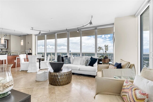 Building Photo - 1830 S Ocean Dr