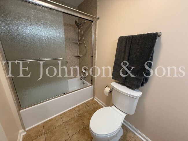 Building Photo - 3 Bedroom Close to Mt. Tabor