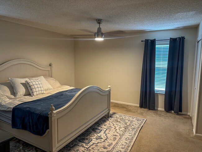 Building Photo - 81 Family Cir