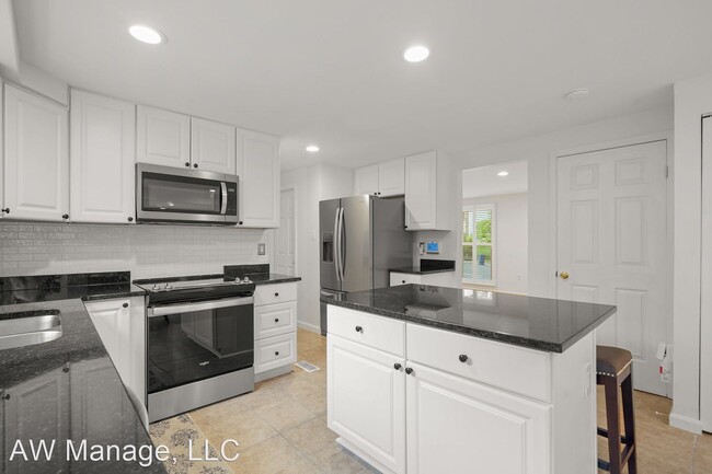 Building Photo - 4 br, 3.5 bath House - 14817 Soft Wind Dr