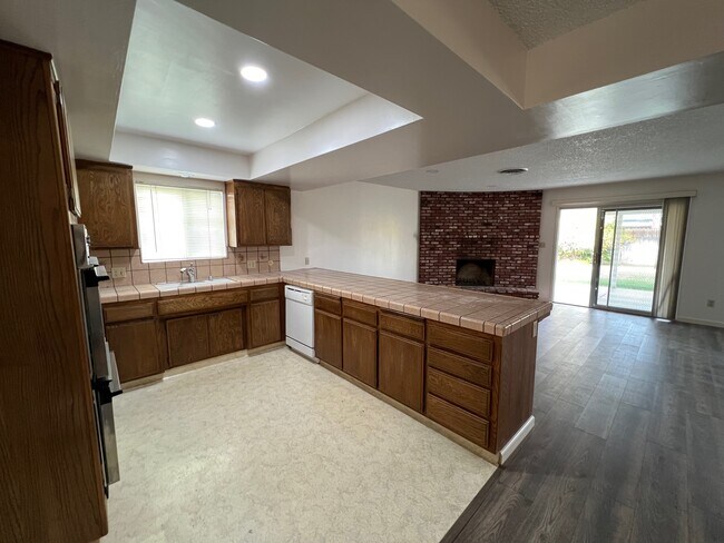 Building Photo - 7200 Bennington Way