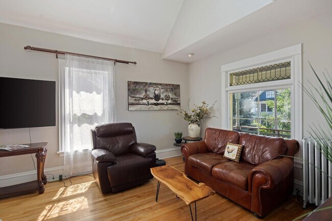 Building Photo - 2713 Garfield Ave