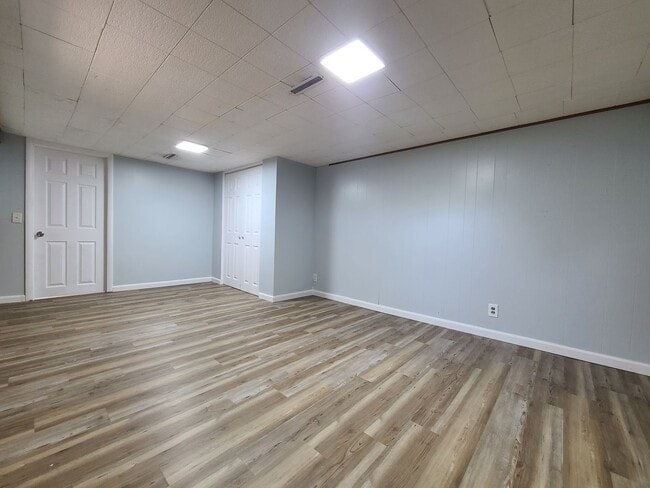 Building Photo - Spacious 4-Bed, 2-Bath Updated Home in Ben...