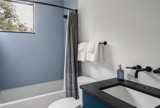 Building Photo - 1103 Cherico St