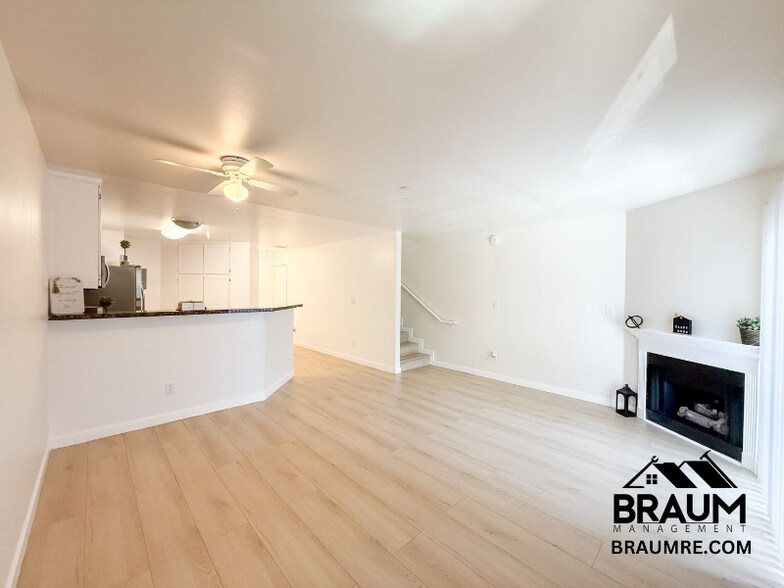 Building Photo - 7323 Winnetka Ave