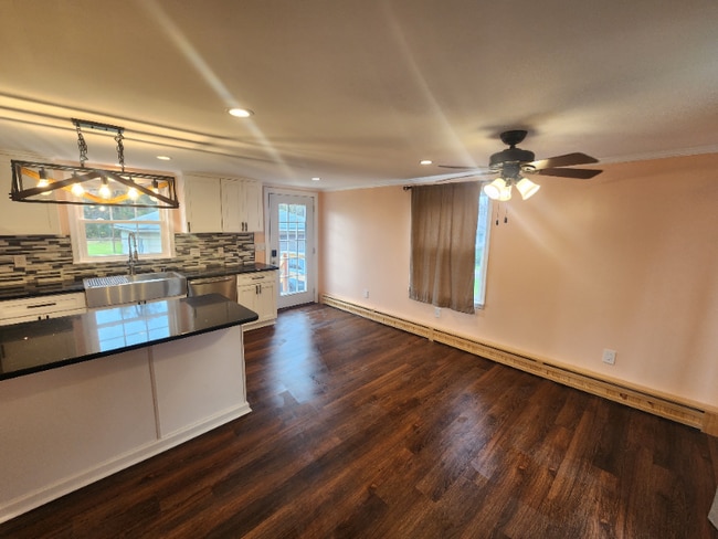 Building Photo - 5258 Chestnut Ridge Rd