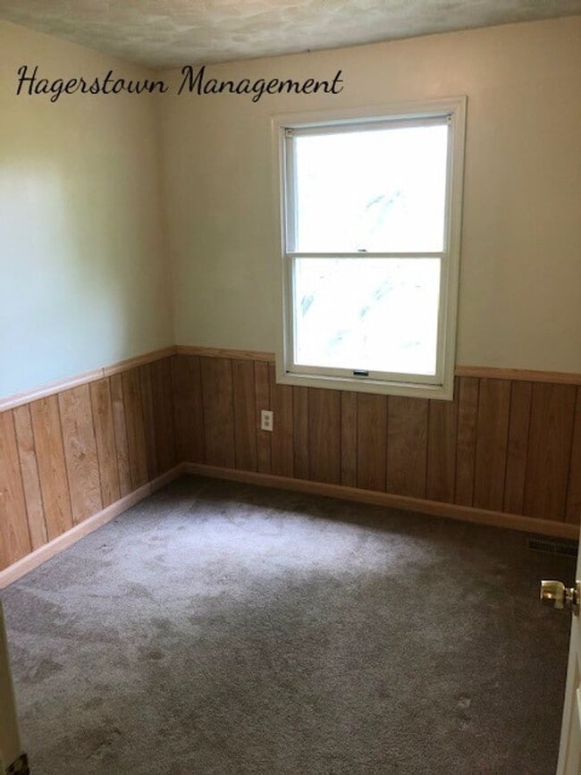 Building Photo - Duplex in Williamsport