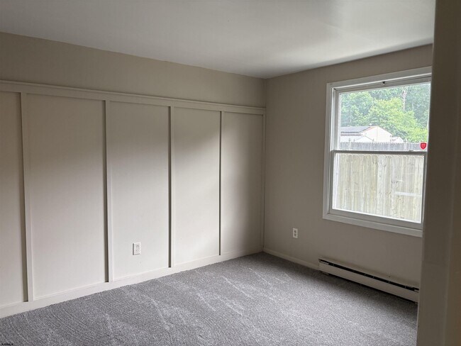 Building Photo - 409 Spruce Ave