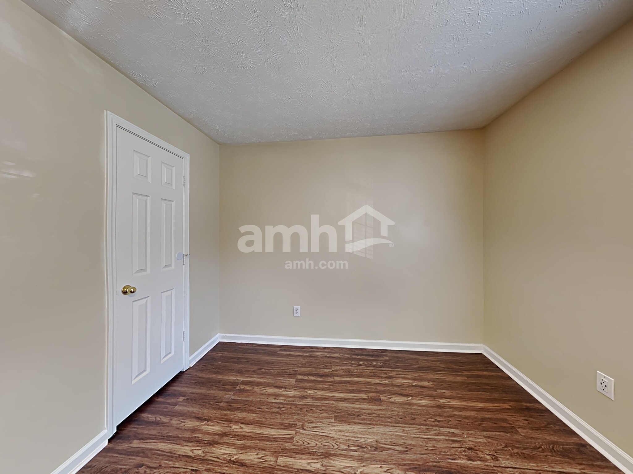 Building Photo - 322 Hillcrest Ln