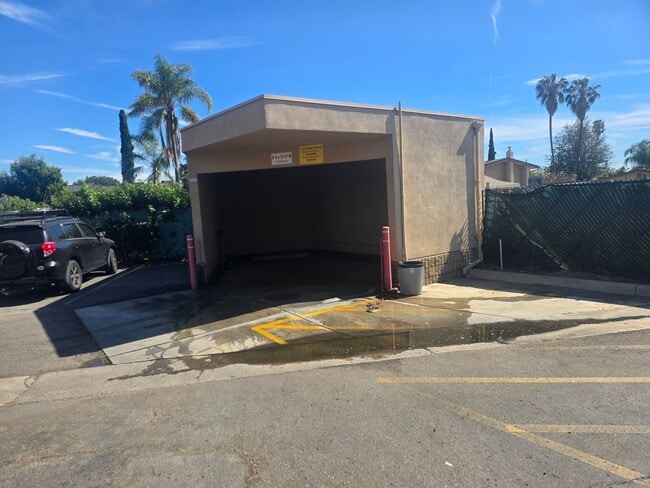 Building Photo - 1 Bed 1 Bath Close to Lake Murray