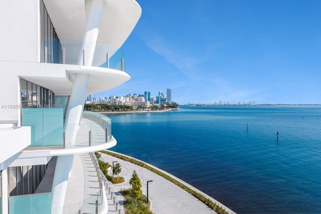 Building Photo - 5 Grove Isle Dr