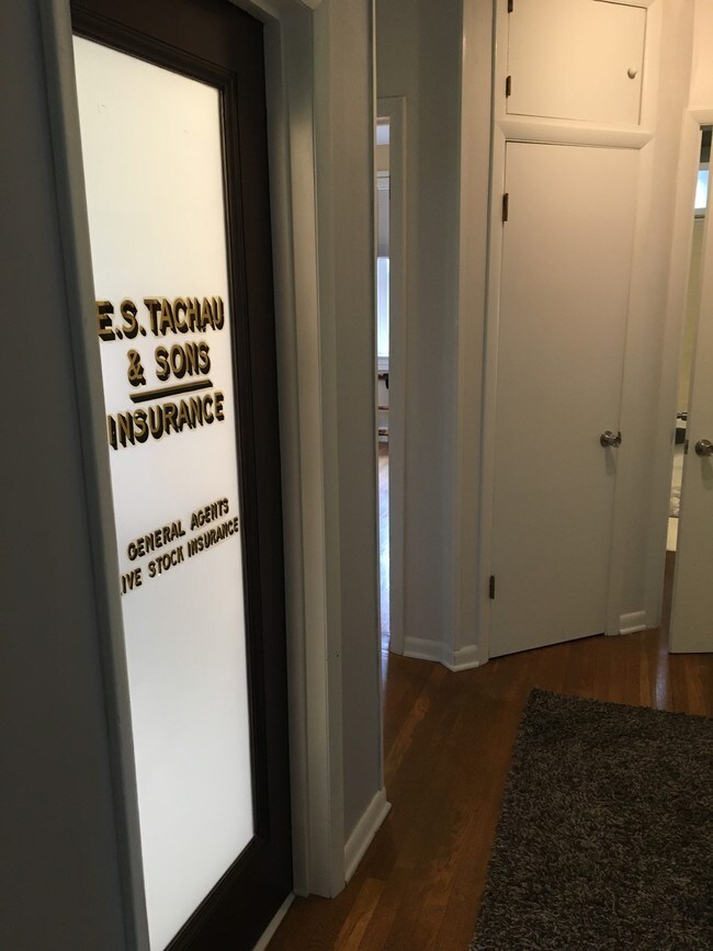 Building Photo - 1027 Cherokee Rd