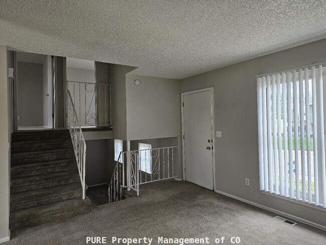 Building Photo - Tri-level home with central air and 1-car garage