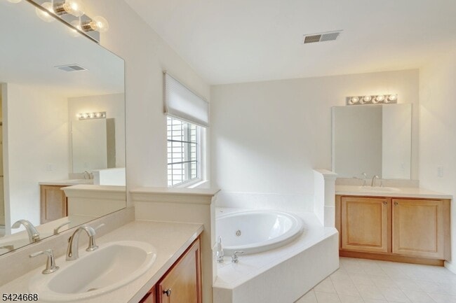 Building Photo - 18 Mountain View Dr