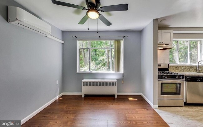 Building Photo - 10301 Montrose Ave