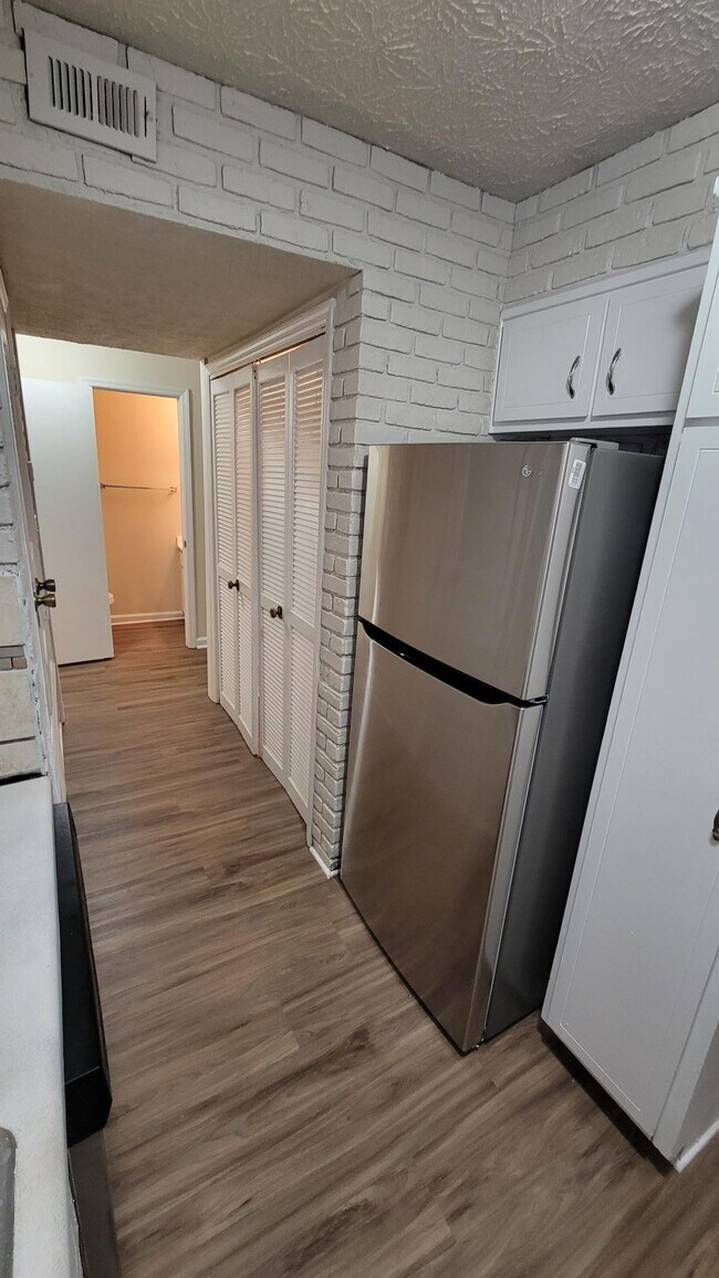 Building Photo - 2462 Lehaven Dr