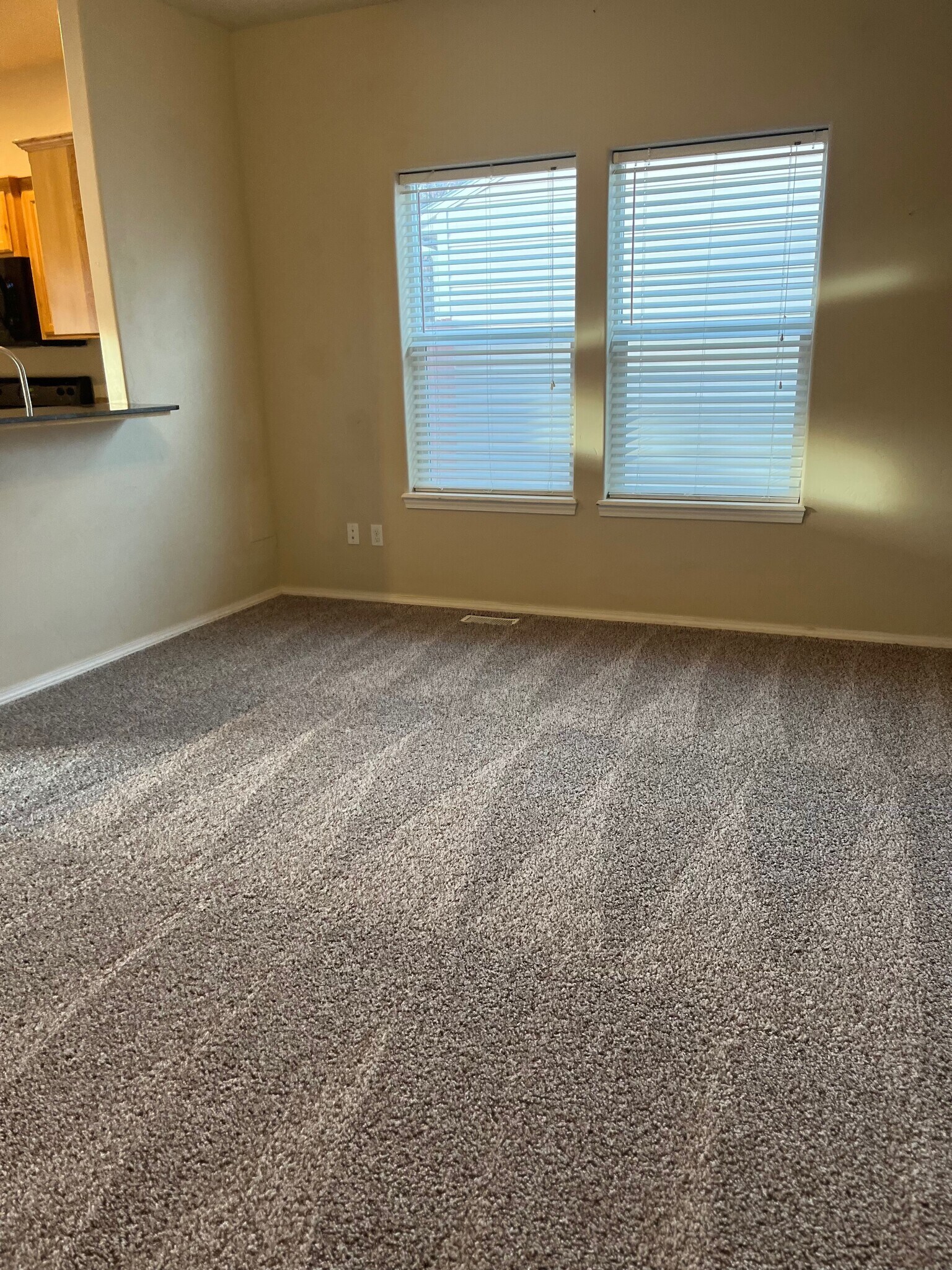 Living - 16089 Sunnyfield