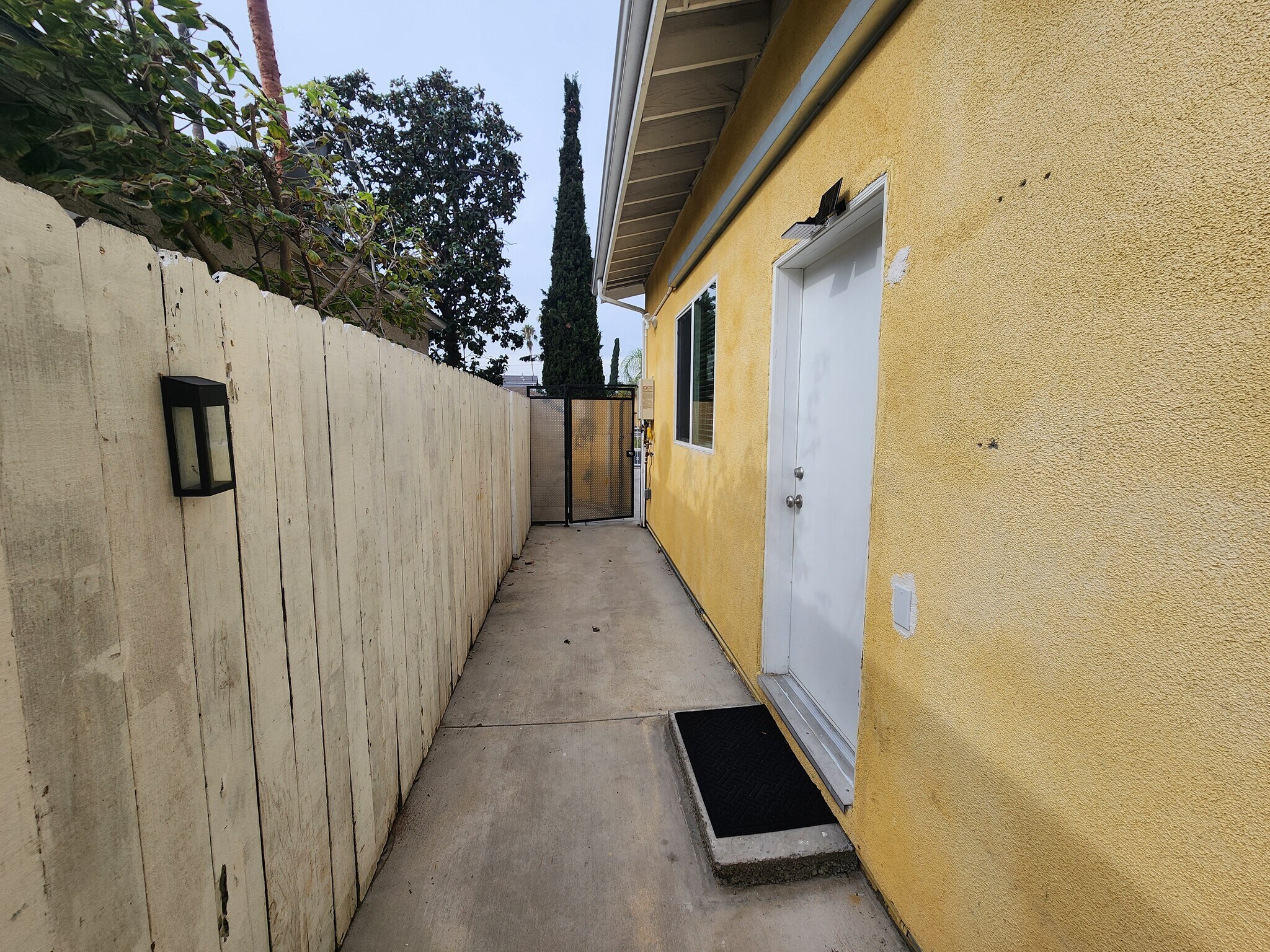 Building Photo - 6522 Camellia Ave