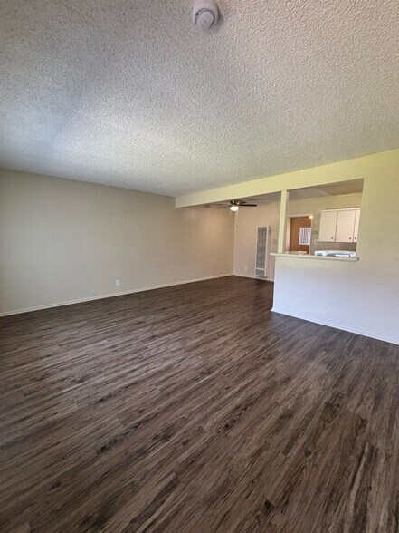 Building Photo - 909 S Citron St