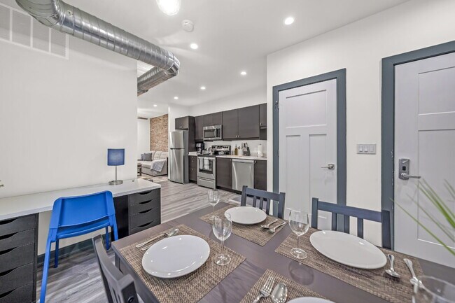 Building Photo - Furnished 2-Bedroom, 2-Bath Apartment near the Medical Campus