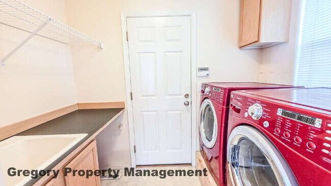 Building Photo - Light and Bright Home in the Desirable Upland View Neighborhood