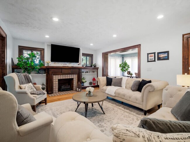 Building Photo - 3222 West Blvd