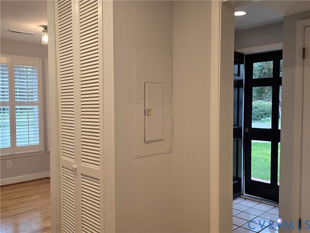 Building Photo - 1308 Maple Ave