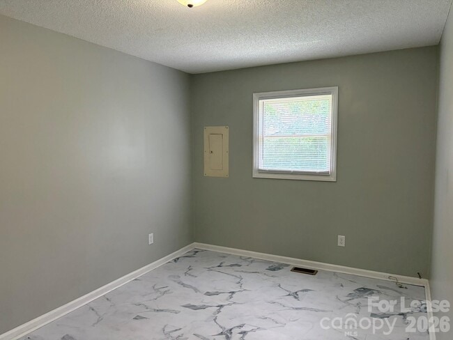 Building Photo - 642 Pee Dee Ave