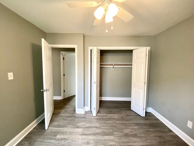 Building Photo - Beautiful 3 Bedroom 2 Bathroom House Off o...