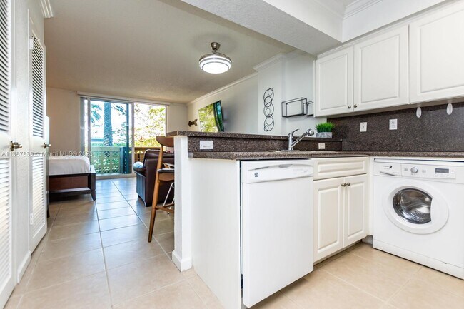 Building Photo - 2501 S Ocean Dr