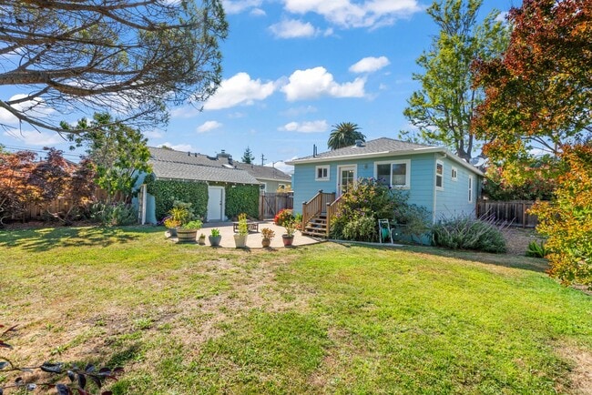 Building Photo - Pet Friendly 3Bd/2Ba Single-Family Home