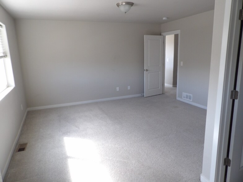 Building Photo - 10496 Kalama Dr