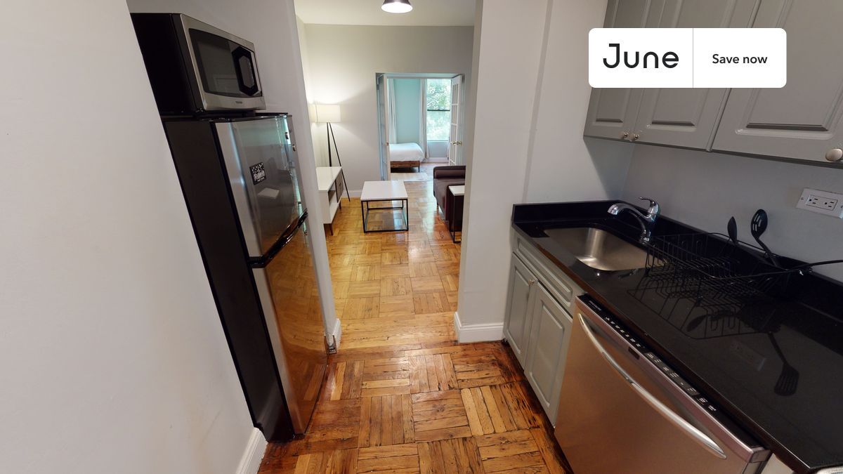 Building Photo - 715 E 5th St