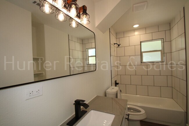 Building Photo - 1811 Elkins Ave