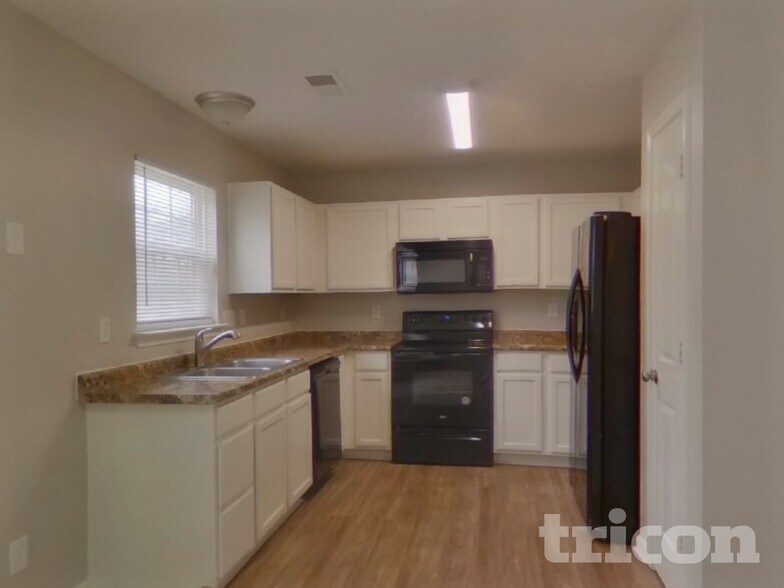 Building Photo - 12724 Deaton Hill Dr