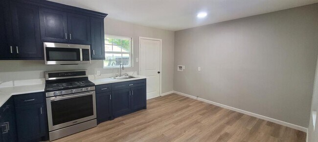 Building Photo - 54 De Boll St