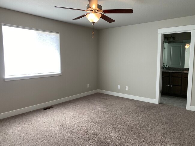 Building Photo - 2914 Loot Dr