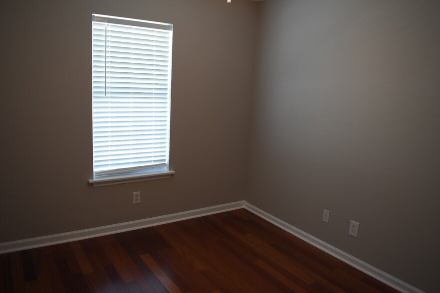 Building Photo - 4824 Weybridge Ln