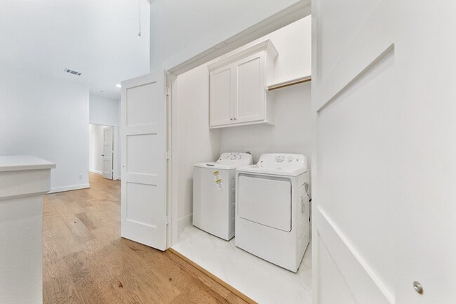 Building Photo - 1127 E 23rd St