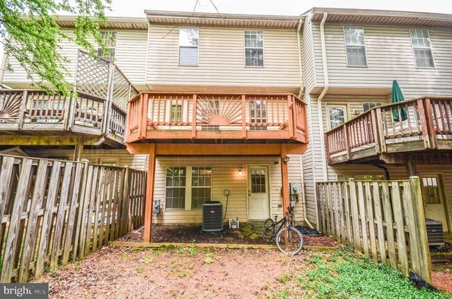 Building Photo - 3003 Gatehouse Ct