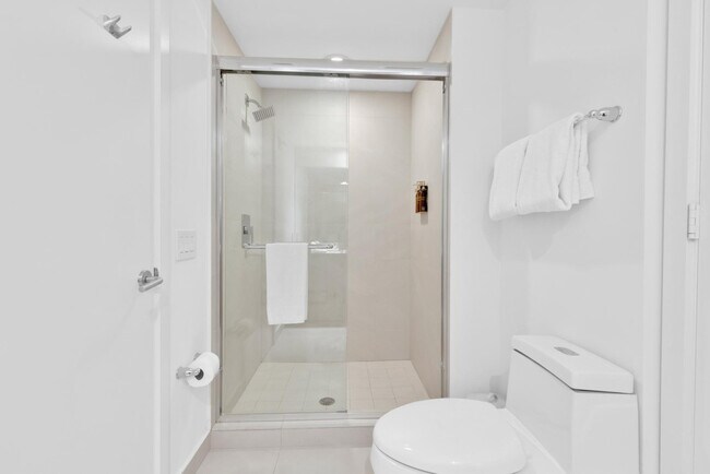 Building Photo - 4011 S Ocean Dr