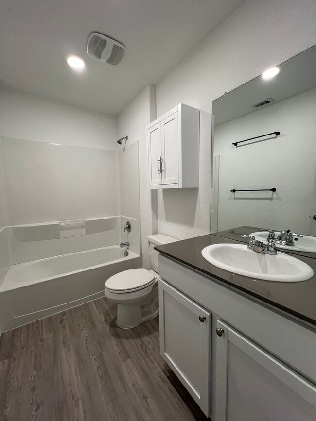 Building Photo - NEWER 4BDRM HOME IN LONDON ISD!