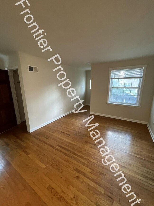 Building Photo - Charming 1-Bedroom Apartment