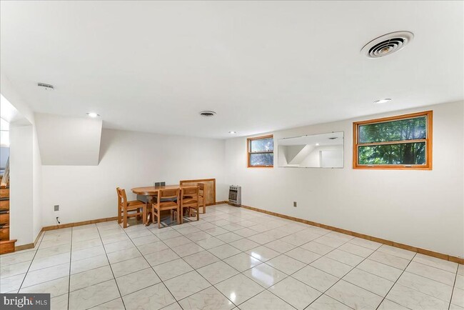 Building Photo - 400 Kennerly Rd