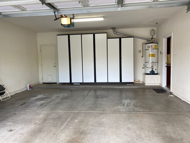 Building Photo - CLEAN AND SPACIOUS 4 BED, 2.5 BATH WITH COVERED BACK PATIO AND LUSH LANDSCAPING IN WESTLAKE COMMU...