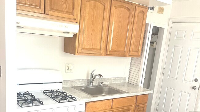 Building Photo - 25 Evers Ct